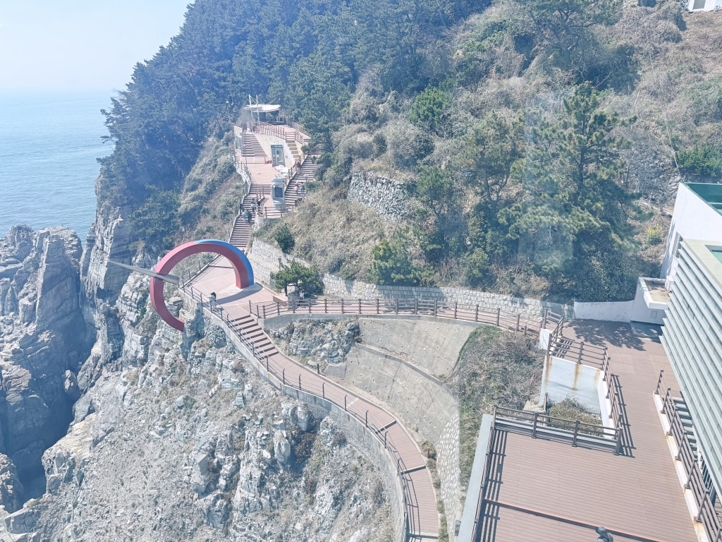 【釜山景點推薦】「太宗台半日遊」搭乘Danubi列車遊園，在影島燈塔俯瞰絕美海岸線!