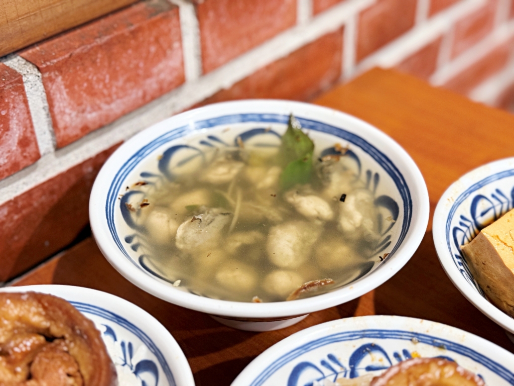 【美食】彰化市區「蚵ㄚ仁」彰化人氣小吃推薦,連續蟬聯三屆500碗,肉燥飯入口即化超美味! - 第14張圖
