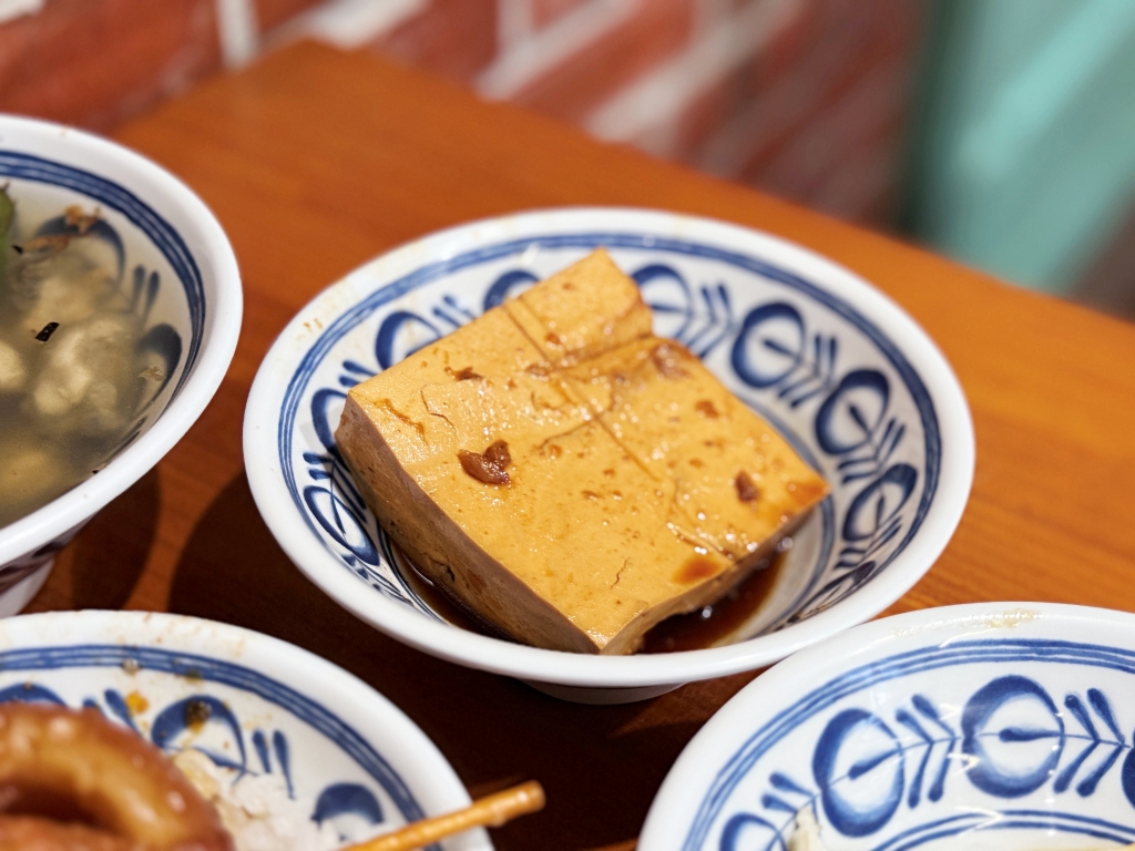 【美食】彰化市區「蚵ㄚ仁」彰化人氣小吃推薦,連續蟬聯三屆500碗,肉燥飯入口即化超美味! - 第17張圖