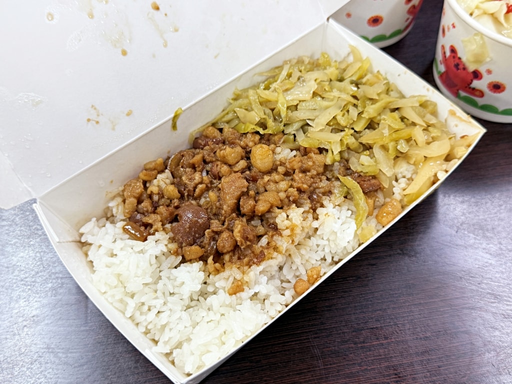 【美食】高雄苓雅「南豐魯肉飯」自強夜市人氣小吃推薦,魯肉飯飄香一甲子,500碗星級主廚推薦! - 第10張圖