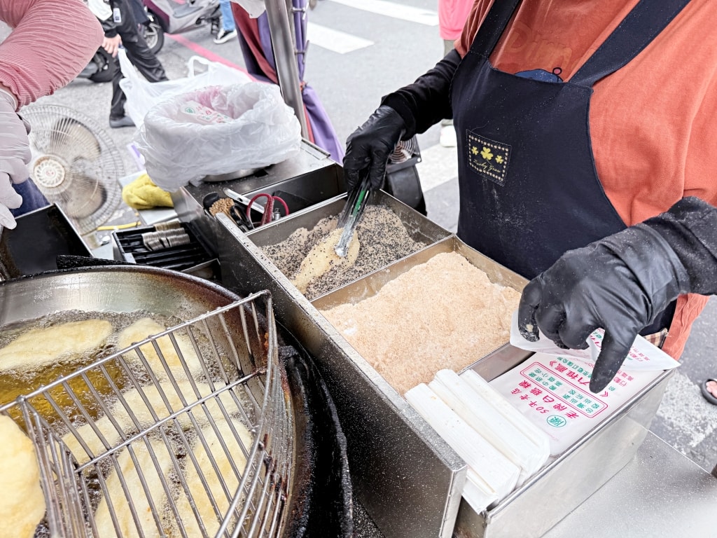 【美食】高雄苓雅「陳50年老店老牌白糖粿」自強夜市人氣小吃推薦,在地人激推的銅板美食! - 第6張圖