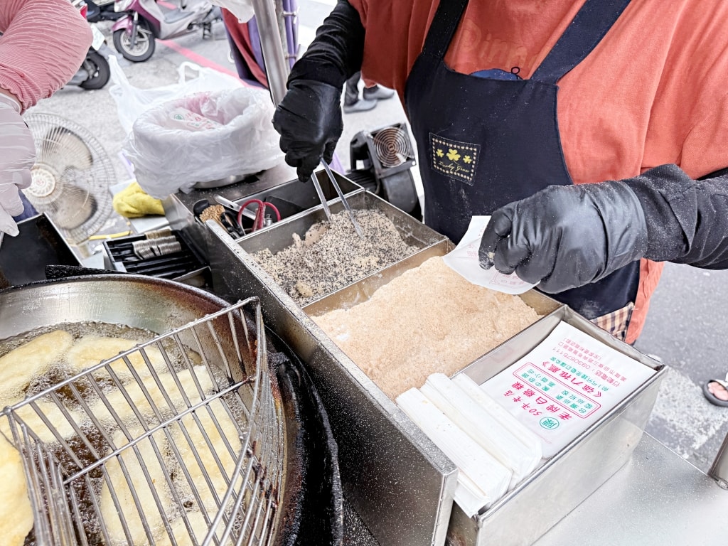 【美食】高雄苓雅「陳50年老店老牌白糖粿」自強夜市人氣小吃推薦,在地人激推的銅板美食! - 第7張圖