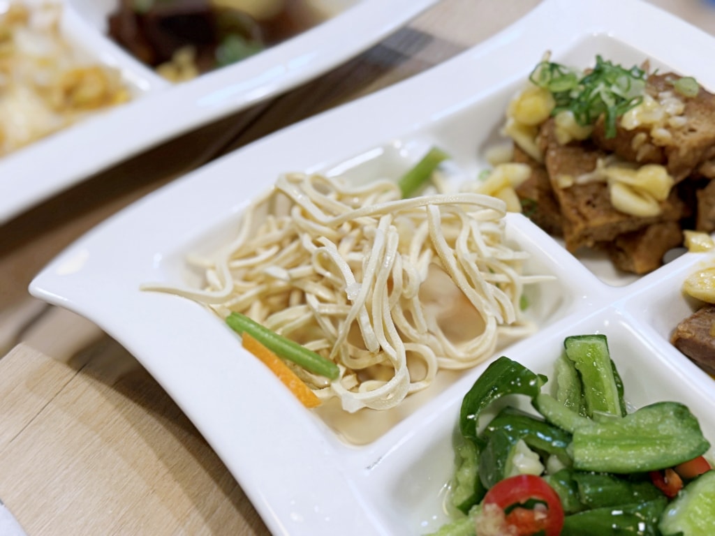 【美食】台北中山「MJ餐酒館(私廚)」行天宮商業午餐推薦,慢燉老母雞湯麵、秘傳老兵牛肉麵都好吃!(台北包場、場地租借) - 第17張圖
