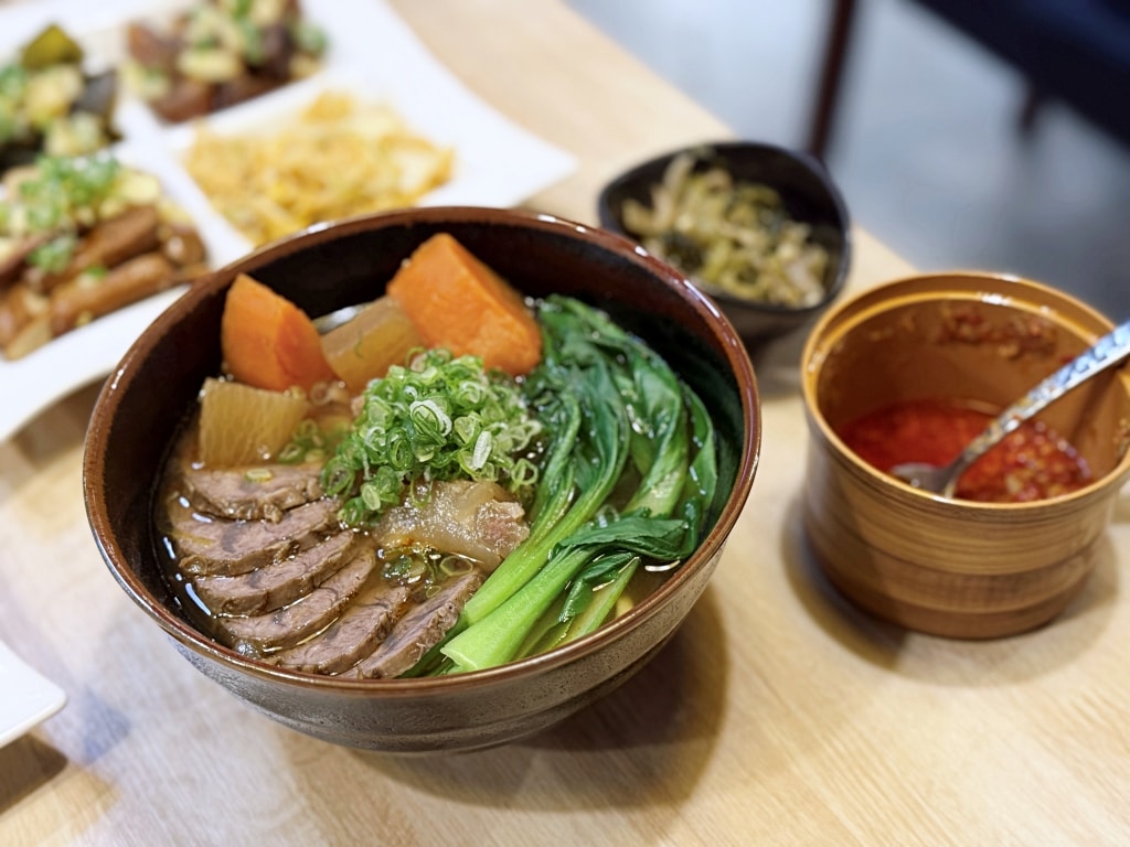 【美食】台北中山「MJ餐酒館(私廚)」行天宮商業午餐推薦,慢燉老母雞湯麵、秘傳老兵牛肉麵都好吃!(台北包場、場地租借) - 第23張圖