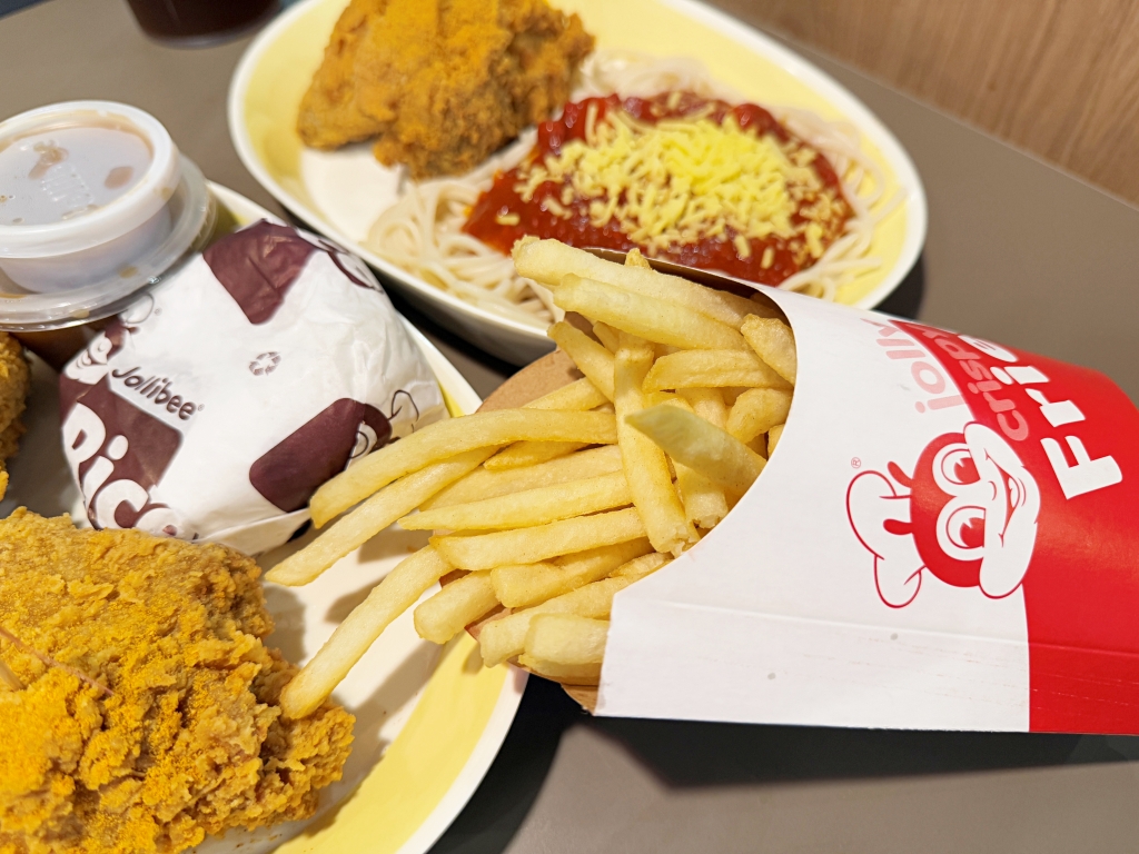 【菲律賓美食推薦】宿霧「Jollibee 快樂蜂」菲律賓超人氣速食餐廳,號稱菲律賓版麥當勞! - 第9張圖