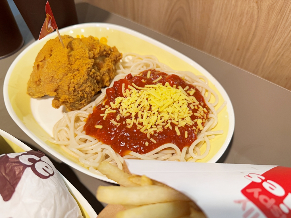 【菲律賓美食推薦】宿霧「Jollibee 快樂蜂」菲律賓超人氣速食餐廳,號稱菲律賓版麥當勞! - 第8張圖