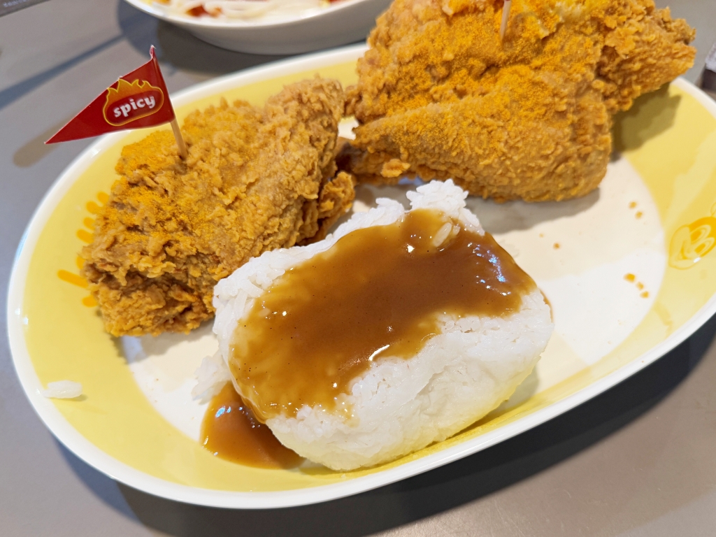 【菲律賓美食推薦】宿霧「Jollibee 快樂蜂」菲律賓超人氣速食餐廳,號稱菲律賓版麥當勞! - 第7張圖