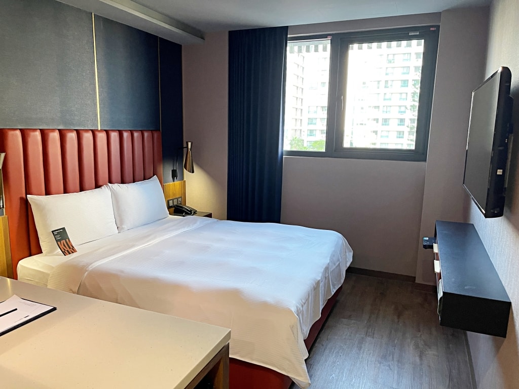 【住宿】台南中西區「康橋慢旅 (Kindness Day Hotel)」台南住宿推薦，免費宵夜零食吧CP值超高!