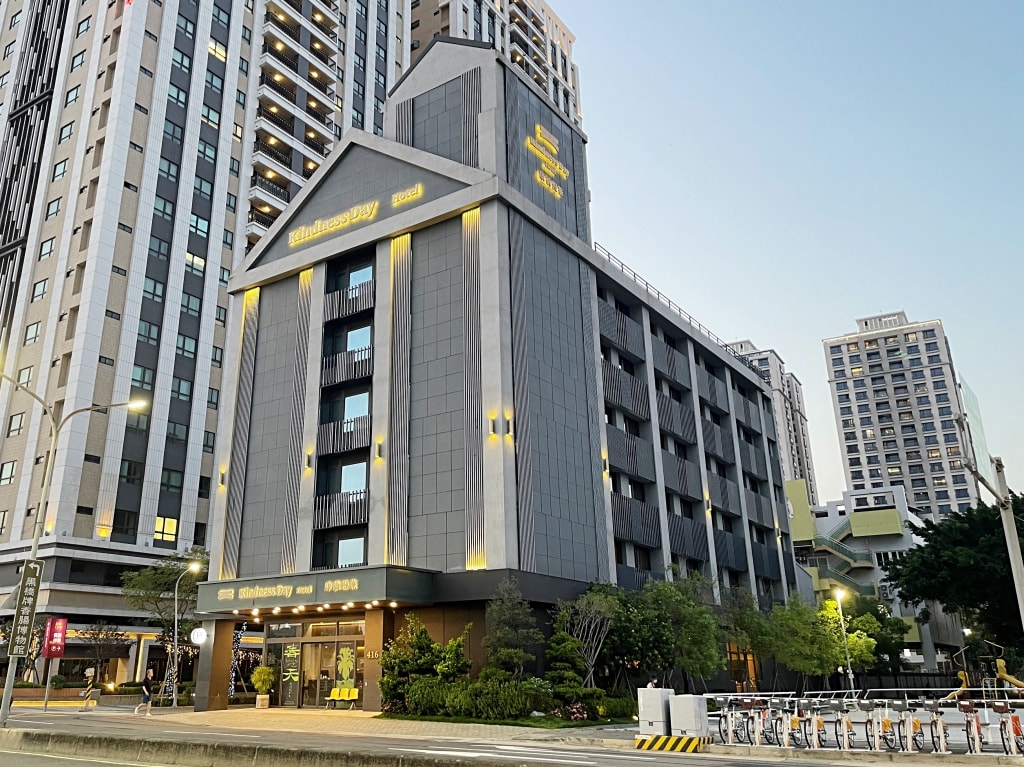 【住宿】台南中西區「康橋慢旅 (Kindness Day Hotel)」台南住宿推薦，免費宵夜零食吧CP值超高!