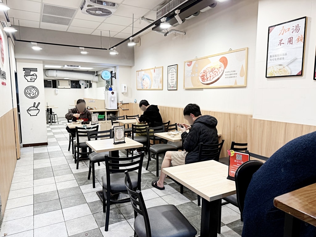 【美食】新北中和「中和米粉湯」永安市場美食推薦，在地人最愛宵夜美食!