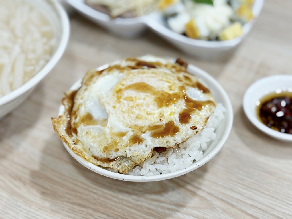 【美食】新北中和「中和米粉湯」永安市場美食推薦，在地人最愛宵夜美食!