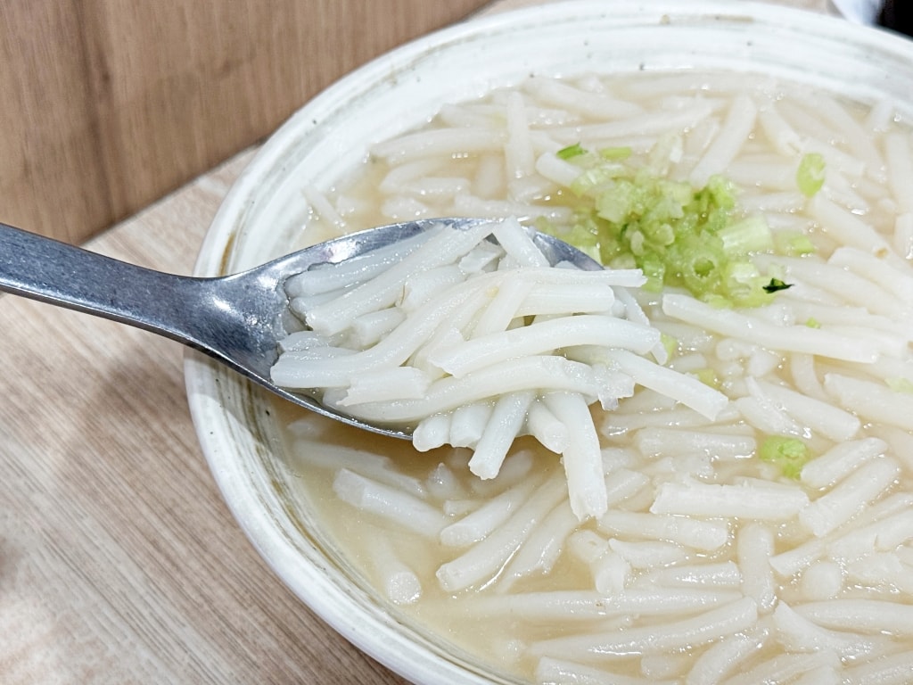【美食】新北中和「中和米粉湯」永安市場美食推薦，在地人最愛宵夜美食!