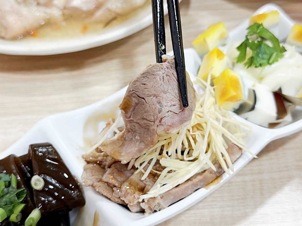 【美食】新北中和「中和米粉湯」永安市場美食推薦，在地人最愛宵夜美食!