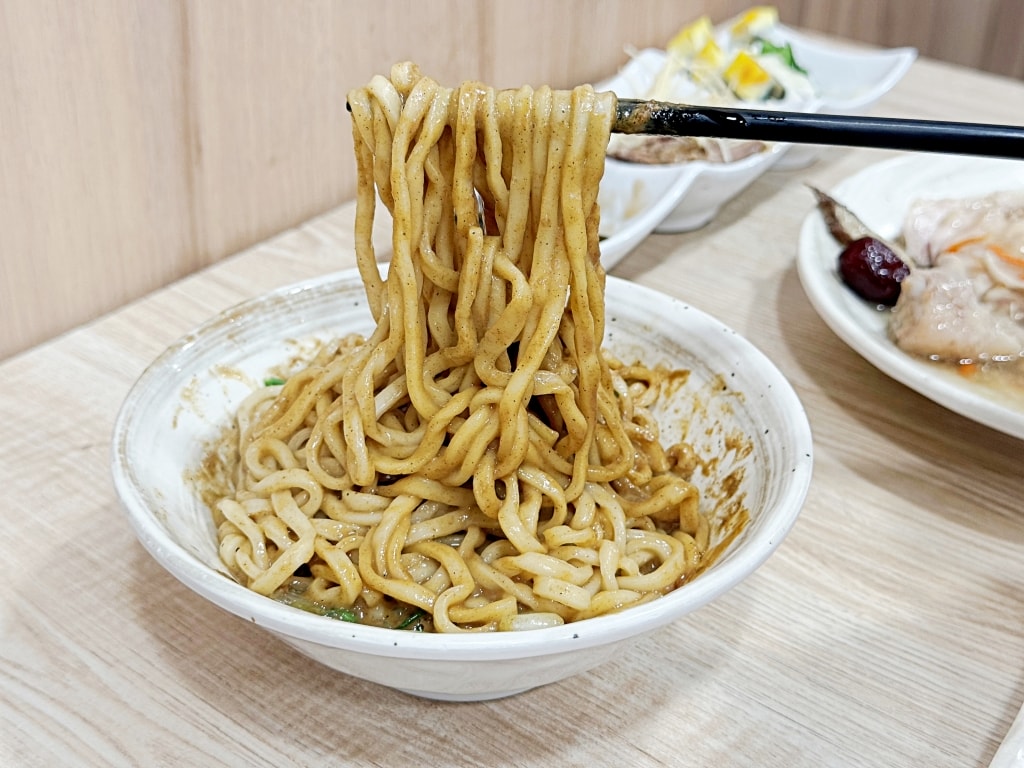 【美食】新北中和「中和米粉湯」永安市場美食推薦，在地人最愛宵夜美食!