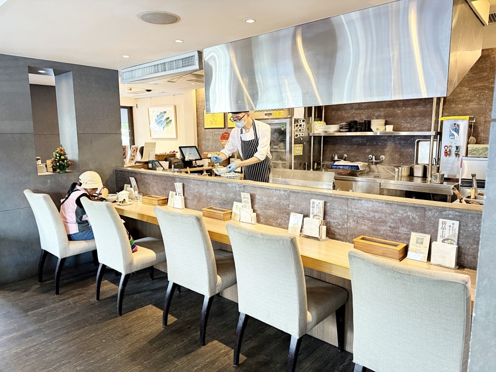 【美食】台北南港「Neverland Noodle Bar」南港牛肉麵推薦，細火慢熬湯頭甘醇美味!