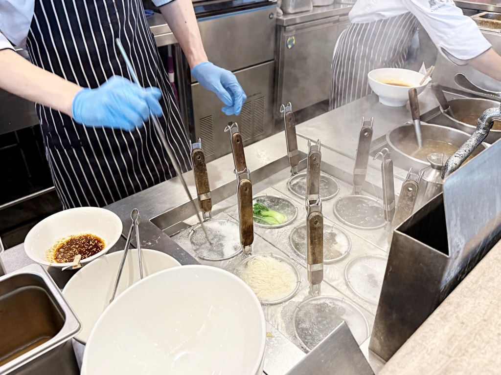 【美食】台北南港「Neverland Noodle Bar」南港牛肉麵推薦，細火慢熬湯頭甘醇美味!