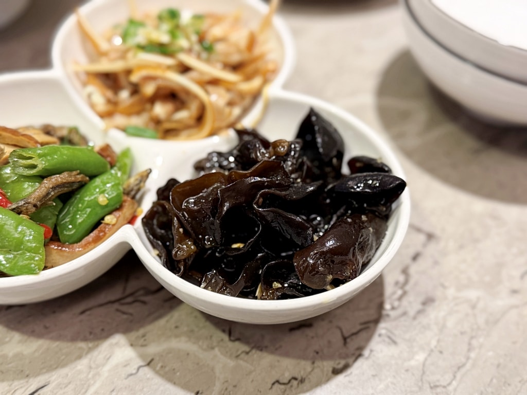 【美食】台北南港「Neverland Noodle Bar」南港牛肉麵推薦，細火慢熬湯頭甘醇美味!