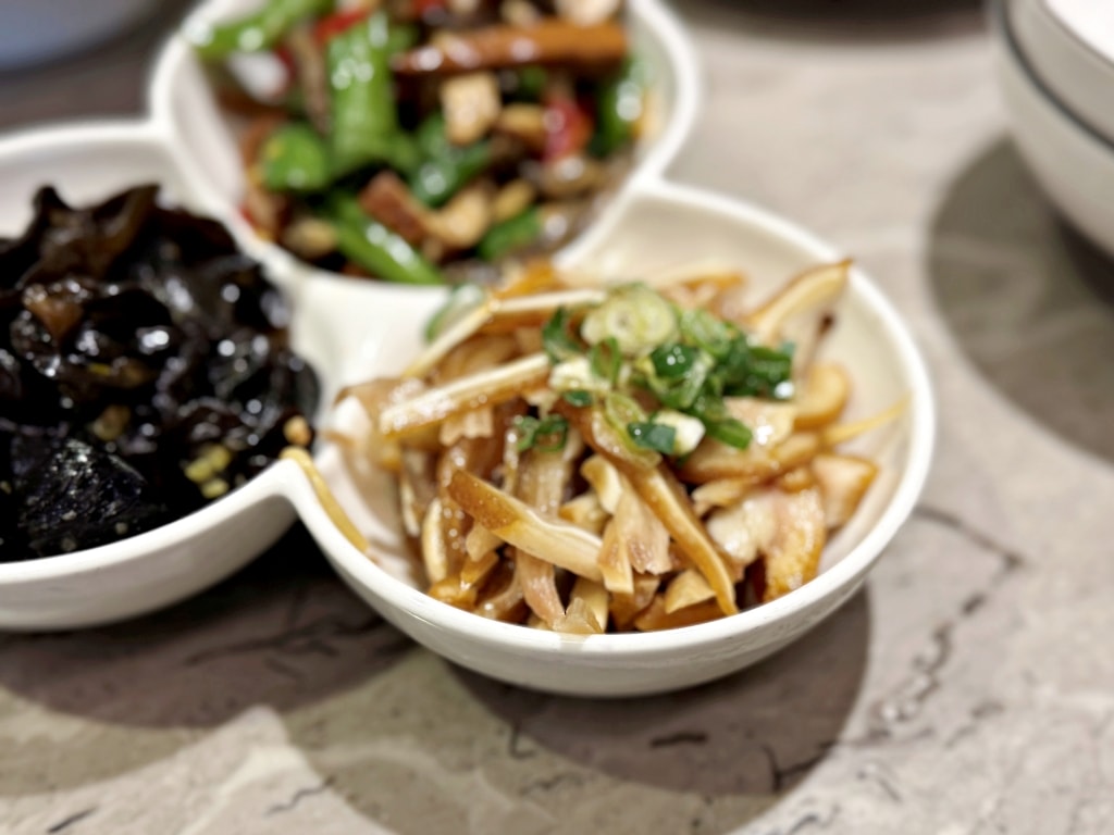 【美食】台北南港「Neverland Noodle Bar」南港牛肉麵推薦，細火慢熬湯頭甘醇美味!