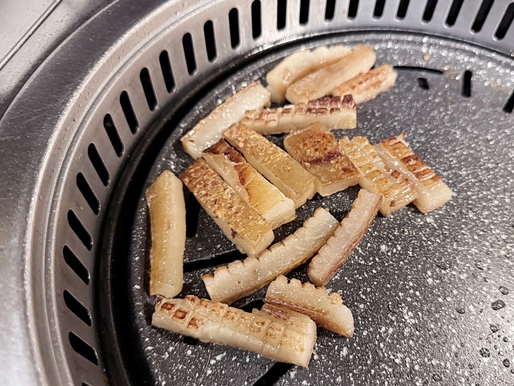 【釜山美食推薦】「83獬豸83해치 西面店」西面美食烤肉推薦，超人氣專人代烤烤肉店!