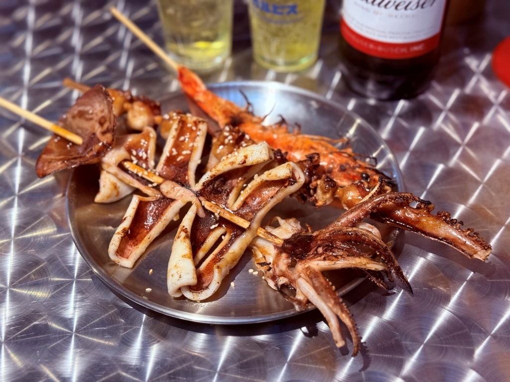 【美食】新北三重「邱比特串燒 三和夜市店」三重平價串燒推薦，不只串燒就連甜點都超好吃!