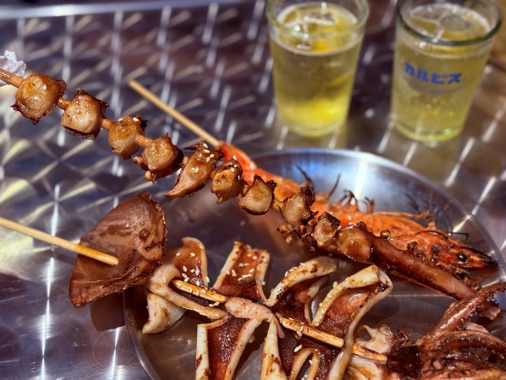 【美食】新北三重「邱比特串燒 三和夜市店」三重平價串燒推薦，不只串燒就連甜點都超好吃!