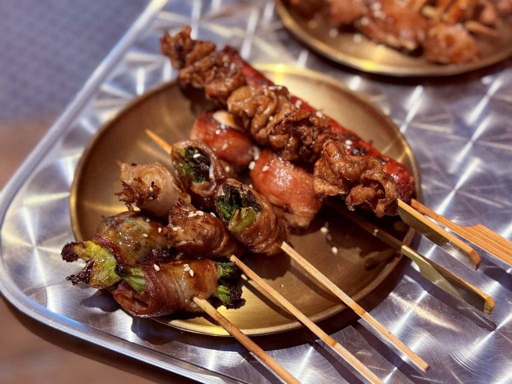 【美食】新北三重「邱比特串燒 三和夜市店」三重平價串燒推薦，不只串燒就連甜點都超好吃!