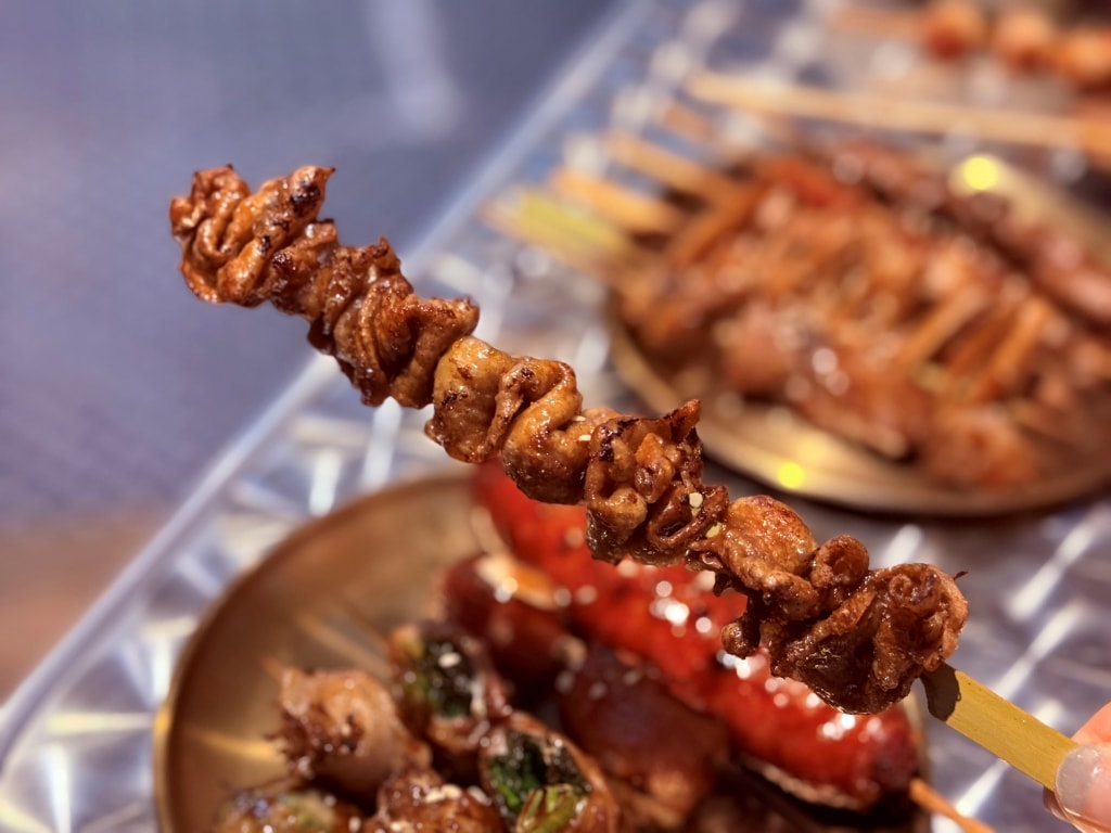 【美食】新北三重「邱比特串燒 三和夜市店」三重平價串燒推薦，不只串燒就連甜點都超好吃!