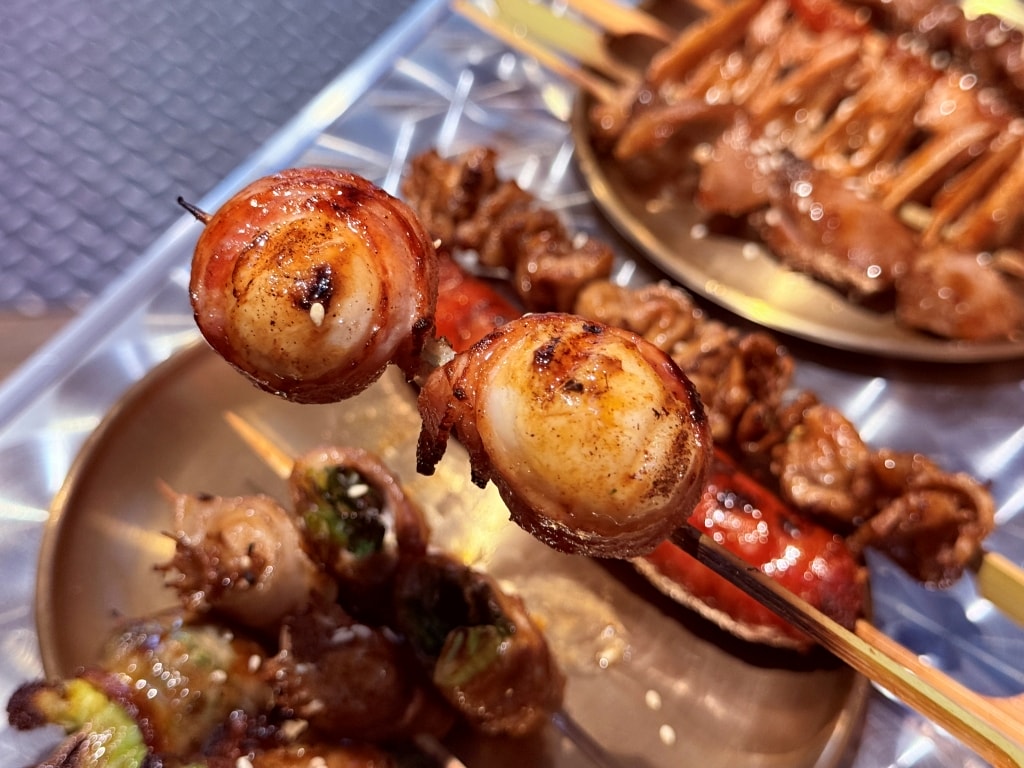 【美食】新北三重「邱比特串燒 三和夜市店」三重平價串燒推薦，不只串燒就連甜點都超好吃!