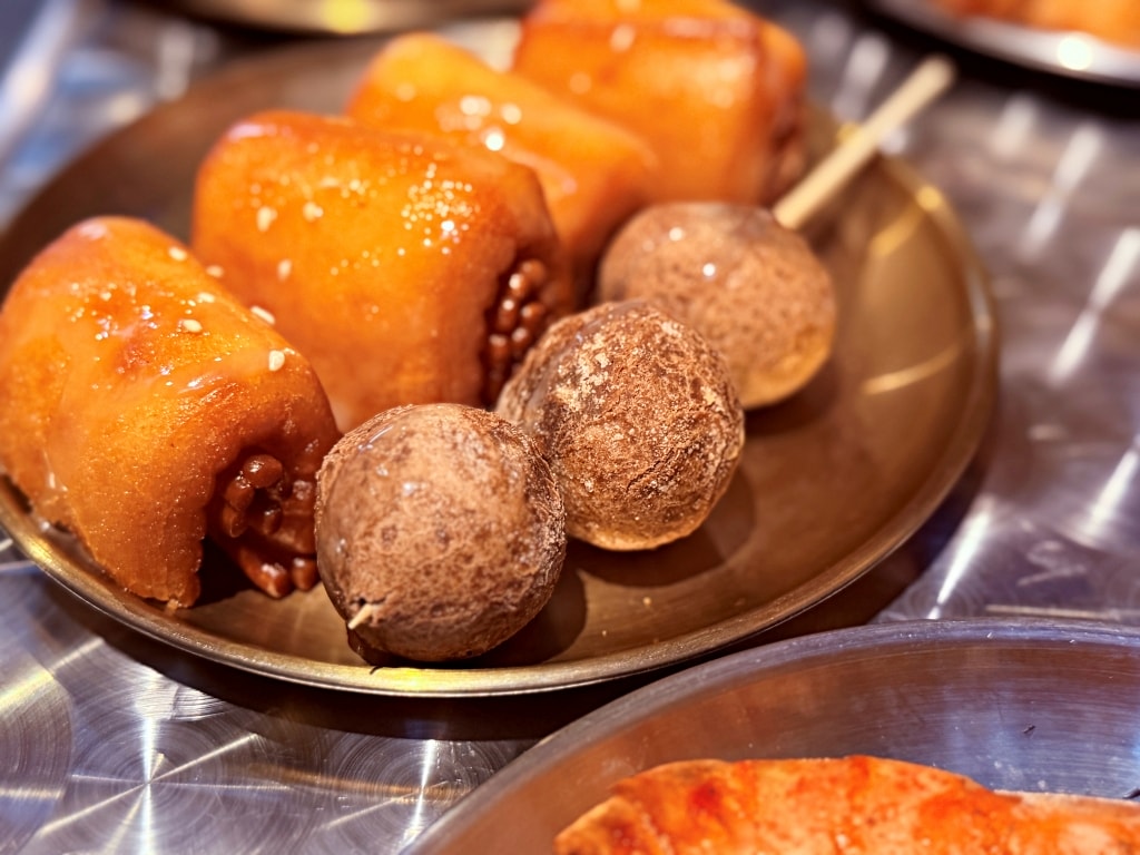 【美食】新北三重「邱比特串燒 三和夜市店」三重平價串燒推薦，不只串燒就連甜點都超好吃!