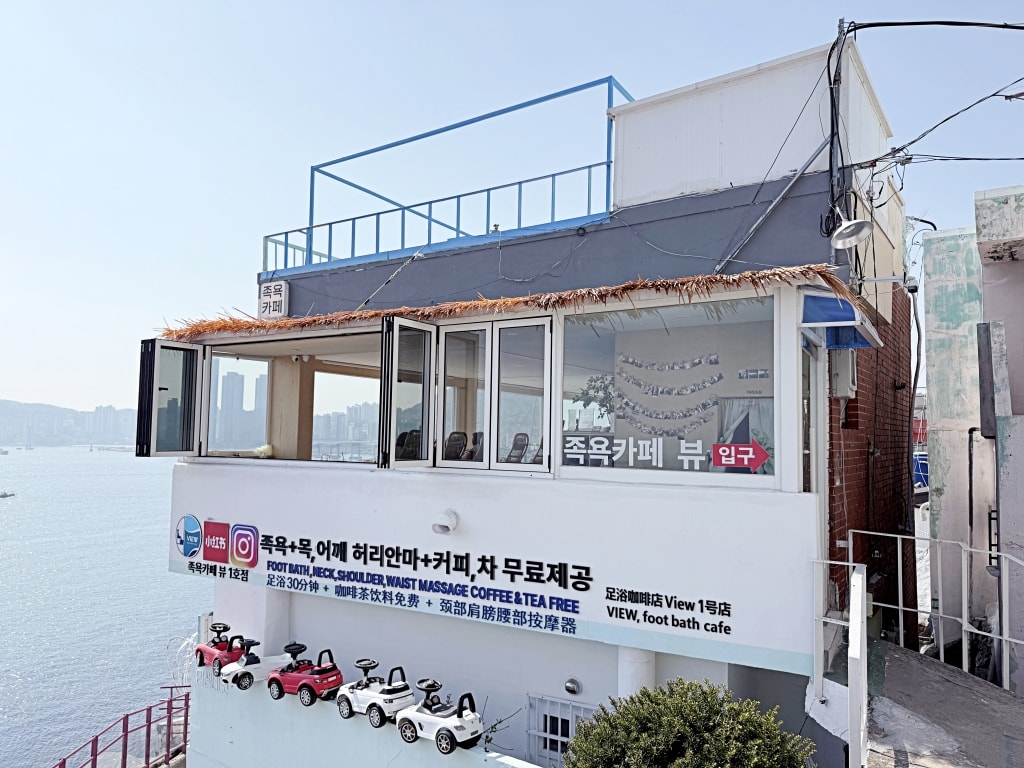 【釜山景點推薦】「Footbath Cafe View」白淺灘文化村熱門足浴咖啡廳，邊泡腳邊看海真的太chill了!