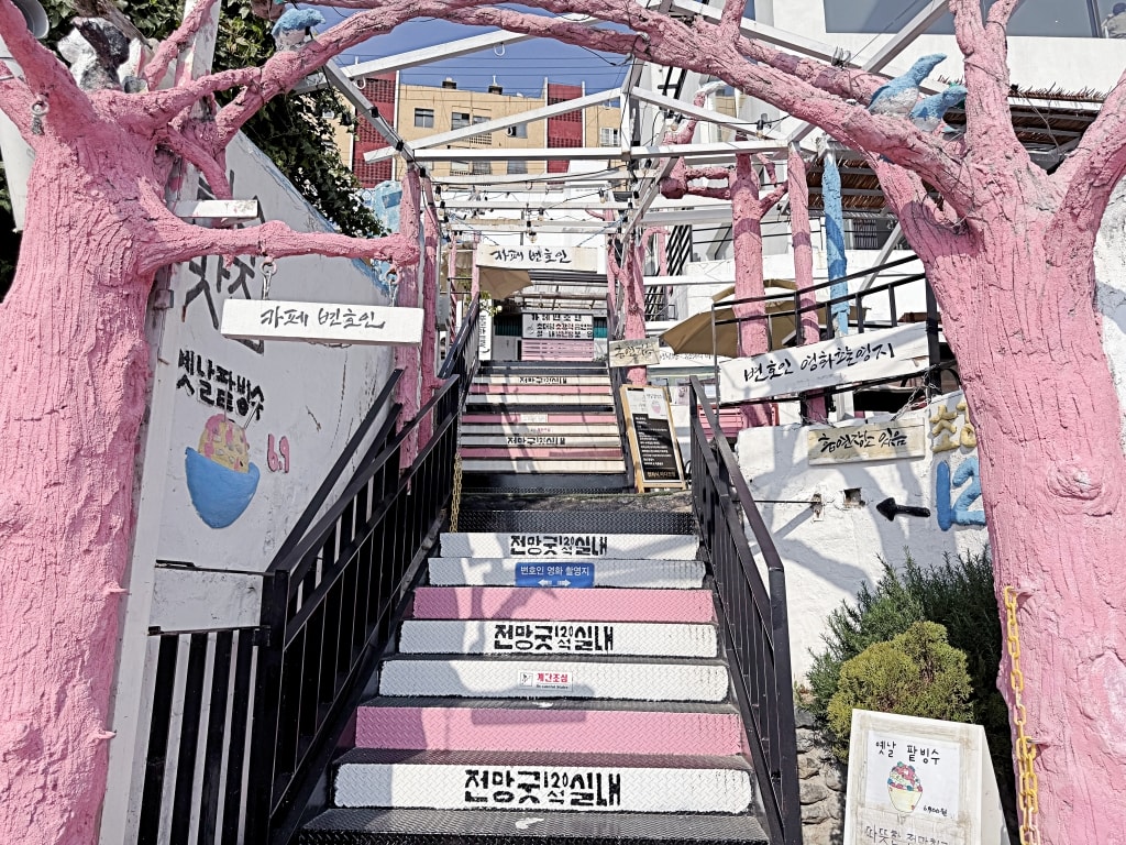 【釜山景點推薦】「白淺灘文化村 Huinnyeoul Culture Village」影島必訪海景文化藝術村，絕美海景第一排超好拍!