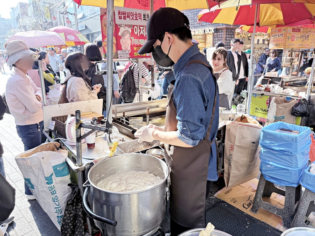 【釜山美食推薦】「元祖大叔糖餅」南浦洞Biff廣場必吃人氣排隊美食,滿滿堅果酥脆Q彈超好吃! - 第5張圖 【釜山美食推薦】「元祖大叔糖餅」南浦洞Biff廣場必吃人氣排隊美食,滿滿堅果酥脆Q彈超好吃!