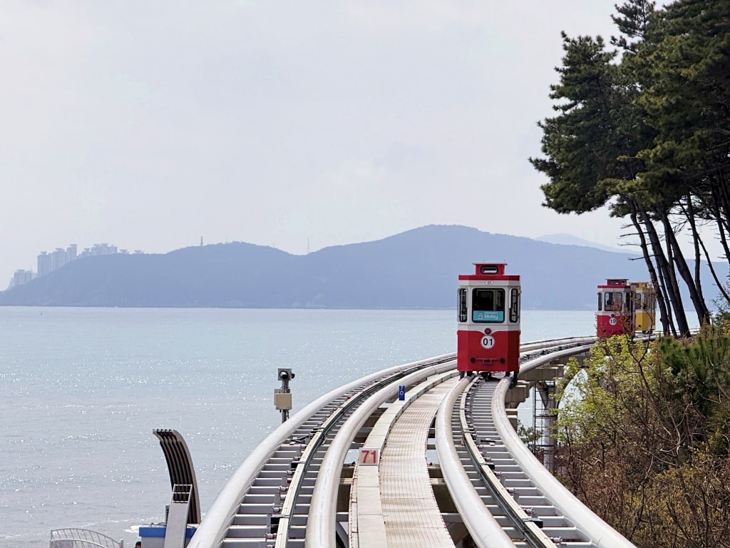【釜山景點推薦】「海雲台藍線公園天空膠囊列車」海上繽紛小方塊,移動的觀海私人VIP包廂! - 第8張圖 【釜山景點推薦】「海雲台藍線公園天空膠囊列車」海上繽紛小方塊,移動的觀海私人VIP包廂!