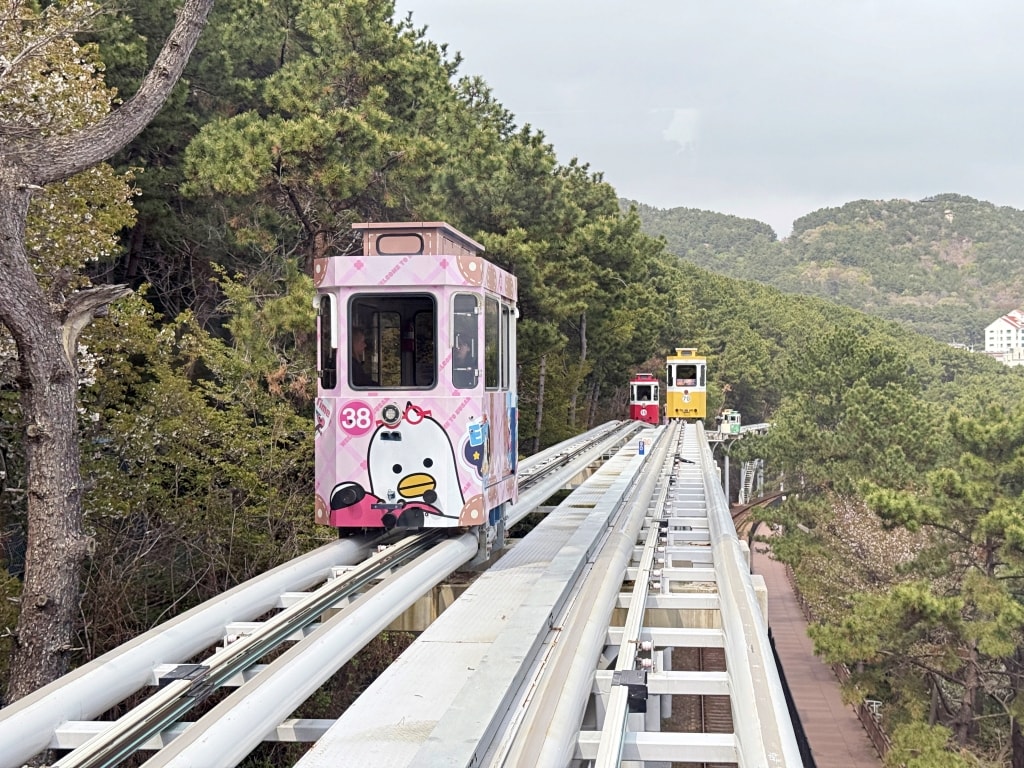 【釜山景點推薦】「海雲台藍線公園天空膠囊列車」海上繽紛小方塊,移動的觀海私人VIP包廂! - 第11張圖 【釜山景點推薦】「海雲台藍線公園天空膠囊列車」海上繽紛小方塊,移動的觀海私人VIP包廂!