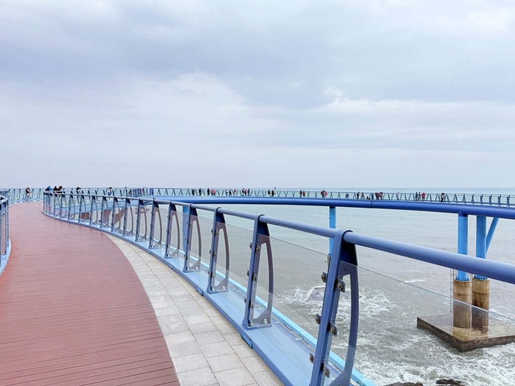 【釜山景點推薦】「海雲台綠色鐵路(Haeundae Green Railway)」青沙浦踏石觀景台、紅白雙子燈塔、海月展望台、迎月隧道多個景點一次滿足! - 第7張圖 【釜山景點推薦】「海雲台綠色鐵路(Haeundae Green Railway)」青沙浦踏石觀景台、紅白雙子燈塔、海月展望台、迎月隧道多個景點一次滿足!
