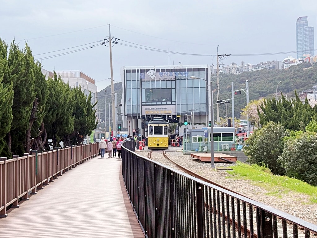 【釜山景點推薦】「海雲台綠色鐵路(Haeundae Green Railway)」青沙浦踏石觀景台、紅白雙子燈塔、海月展望台、迎月隧道多個景點一次滿足! - 第2張圖 【釜山景點推薦】「海雲台綠色鐵路(Haeundae Green Railway)」青沙浦踏石觀景台、紅白雙子燈塔、海月展望台、迎月隧道多個景點一次滿足!
