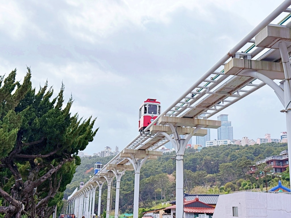 【釜山景點推薦】「海雲台綠色鐵路(Haeundae Green Railway)」青沙浦踏石觀景台、紅白雙子燈塔、海月展望台、迎月隧道多個景點一次滿足! - 第5張圖 【釜山景點推薦】「海雲台綠色鐵路(Haeundae Green Railway)」青沙浦踏石觀景台、紅白雙子燈塔、海月展望台、迎月隧道多個景點一次滿足!