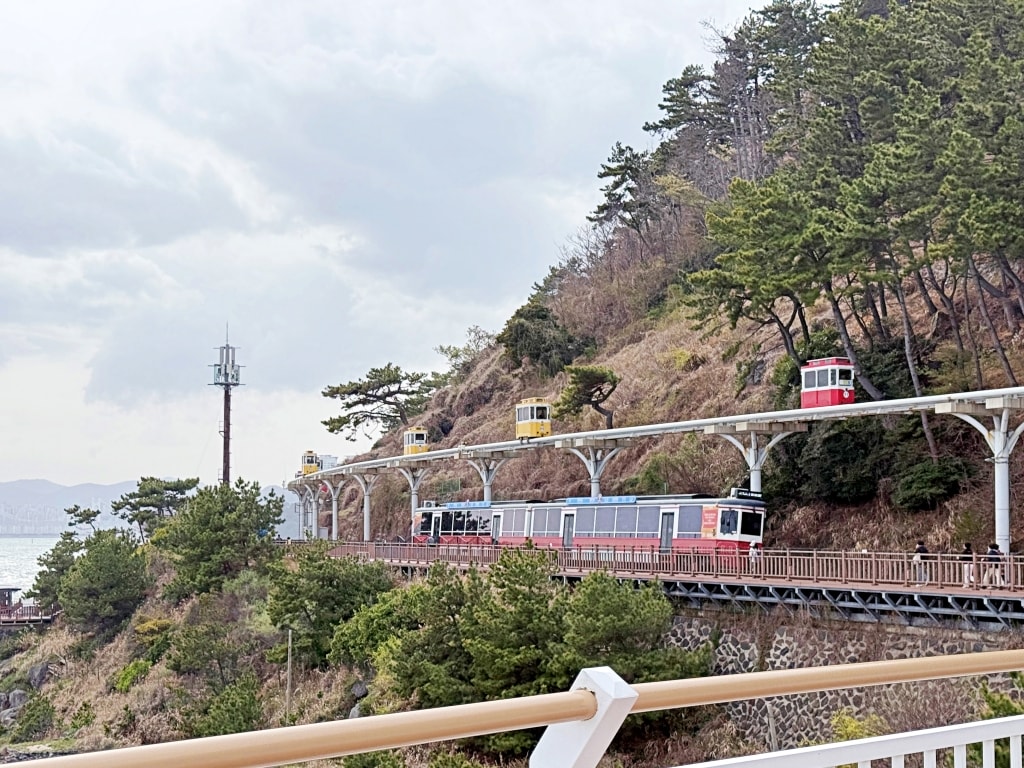 【釜山景點推薦】「海雲台綠色鐵路(Haeundae Green Railway)」青沙浦踏石觀景台、紅白雙子燈塔、海月展望台、迎月隧道多個景點一次滿足! - 第17張圖 【釜山景點推薦】「海雲台綠色鐵路(Haeundae Green Railway)」青沙浦踏石觀景台、紅白雙子燈塔、海月展望台、迎月隧道多個景點一次滿足!