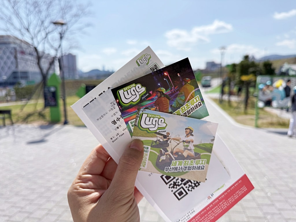 【釜山景點推薦】「釜山斜坡滑車 Skyline Luge Busan」大人小孩都瘋狂的釜山必玩項目，斜坡滑車+高空纜車美景一覽無遺!