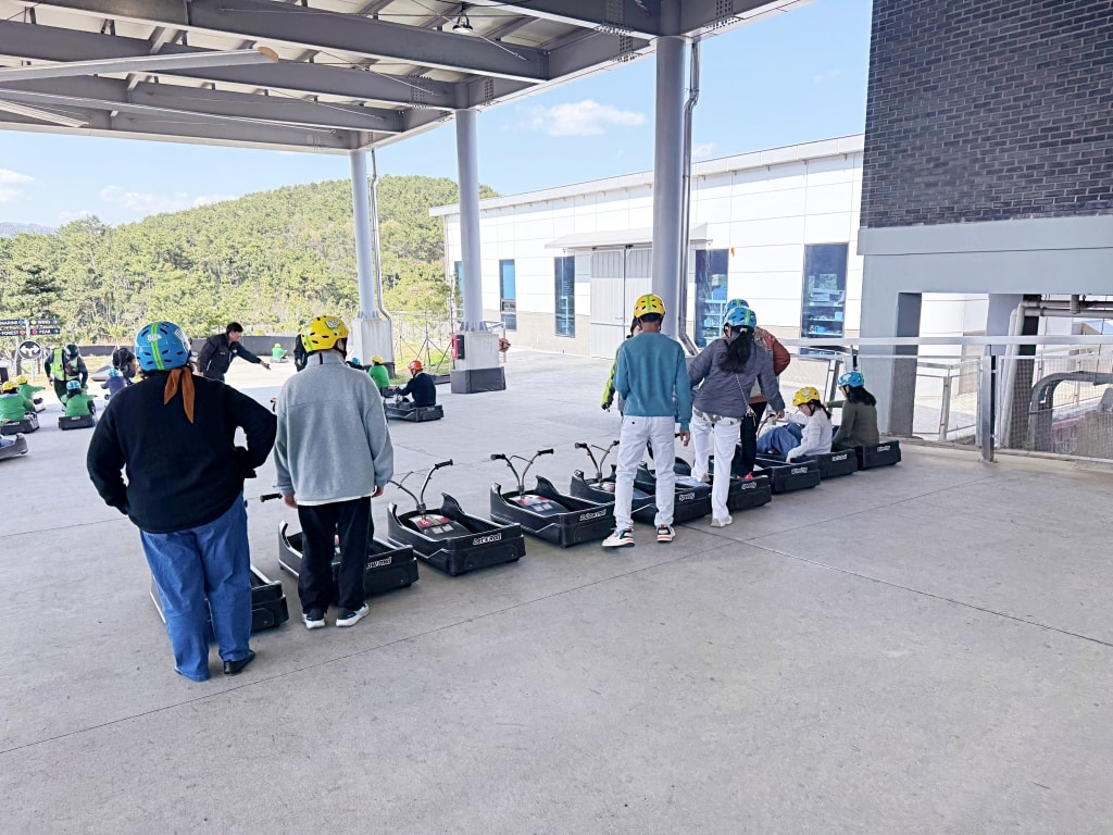 【釜山景點推薦】「釜山斜坡滑車 Skyline Luge Busan」大人小孩都瘋狂的釜山必玩項目，斜坡滑車+高空纜車美景一覽無遺!