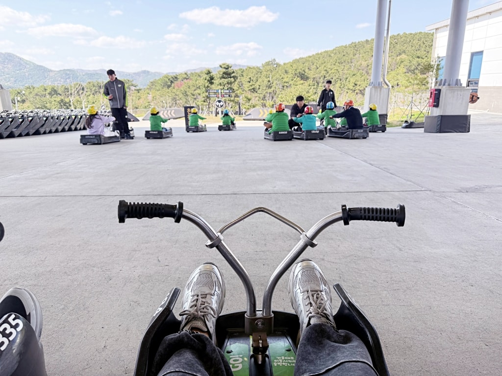 【釜山景點推薦】「釜山斜坡滑車 Skyline Luge Busan」大人小孩都瘋狂的釜山必玩項目，斜坡滑車+高空纜車美景一覽無遺!