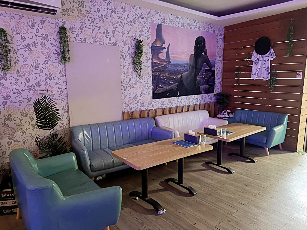 【美食】新竹湖口「JD CLUB 俱樂部」高爾夫球練習場x音樂酒吧跨界合作,想要小酌、聽歌、揮桿就來這裡! - 第4張圖 【美食】新竹湖口「JD CLUB 俱樂部」高爾夫球練習場x音樂酒吧跨界合作,想要小酌、聽歌、揮桿就來這裡!