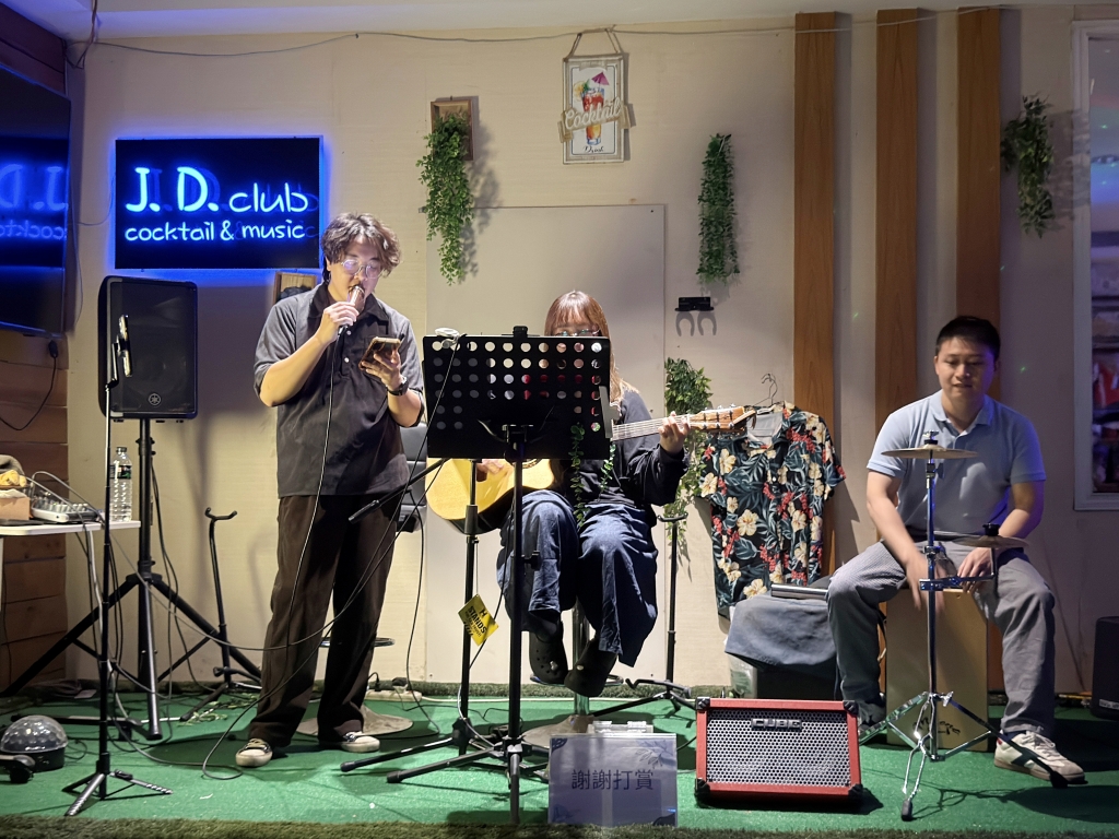 【美食】新竹湖口「JD CLUB 俱樂部」高爾夫球練習場x音樂酒吧跨界合作,想要小酌、聽歌、揮桿就來這裡! - 第28張圖 【美食】新竹湖口「JD CLUB 俱樂部」高爾夫球練習場x音樂酒吧跨界合作,想要小酌、聽歌、揮桿就來這裡!