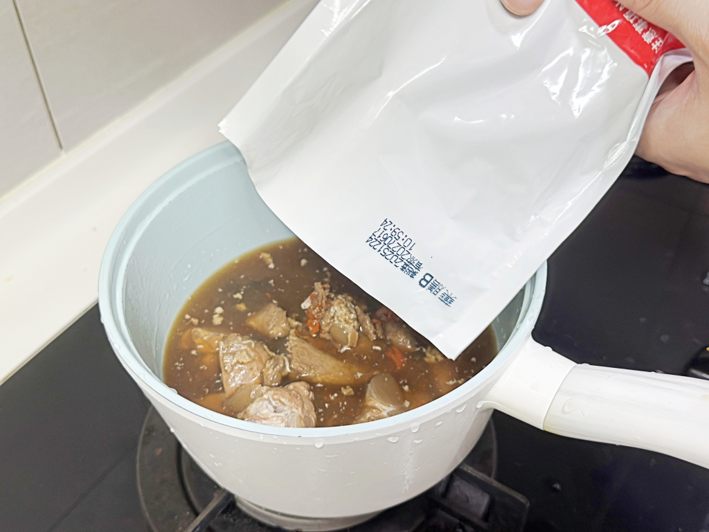 【美食】「KKLife 常溫台灣味湯麵系列」KKLife2026新品常溫湯麵開箱，10分鐘就能上桌還不佔冰箱空間!