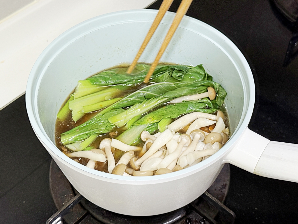 【美食】「KKLife 常溫台灣味湯麵系列」KKLife2026新品常溫湯麵開箱，10分鐘就能上桌還不佔冰箱空間!