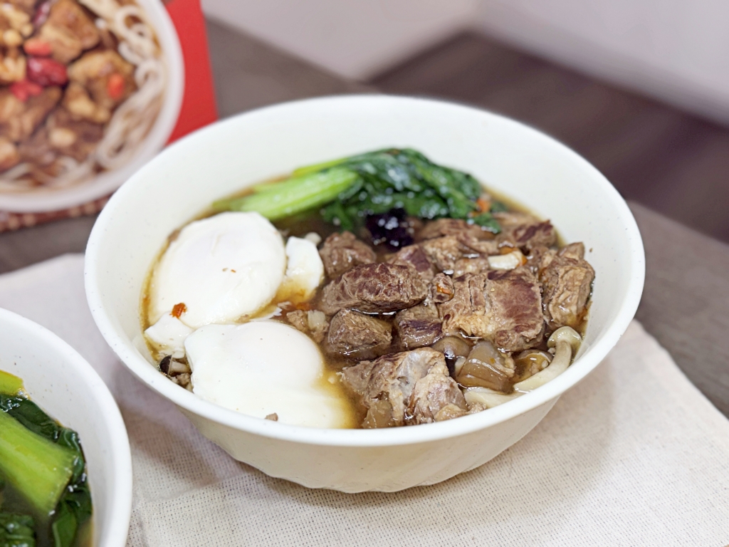 【美食】「KKLife 常溫台灣味湯麵系列」KKLife2026新品常溫湯麵開箱，10分鐘就能上桌還不佔冰箱空間!