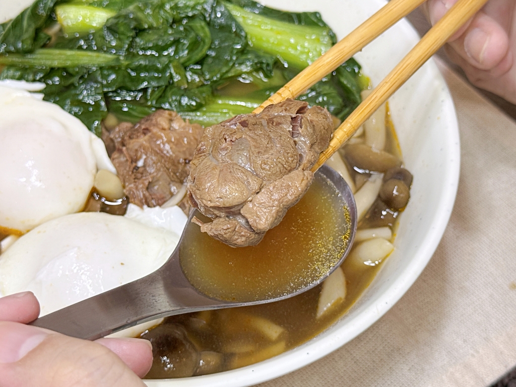 【美食】「KKLife 常溫台灣味湯麵系列」KKLife2026新品常溫湯麵開箱，10分鐘就能上桌還不佔冰箱空間!