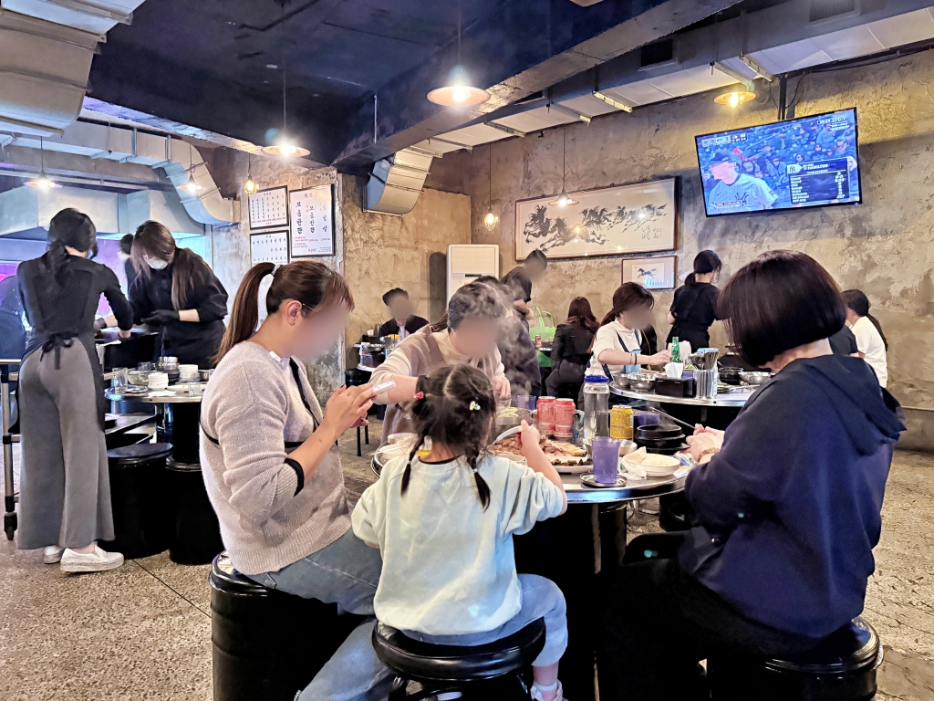 【釜山美食推薦】「釜山宅烤肉 부산댁」西面人氣厚切熟成烤肉，專人代烤免動手!