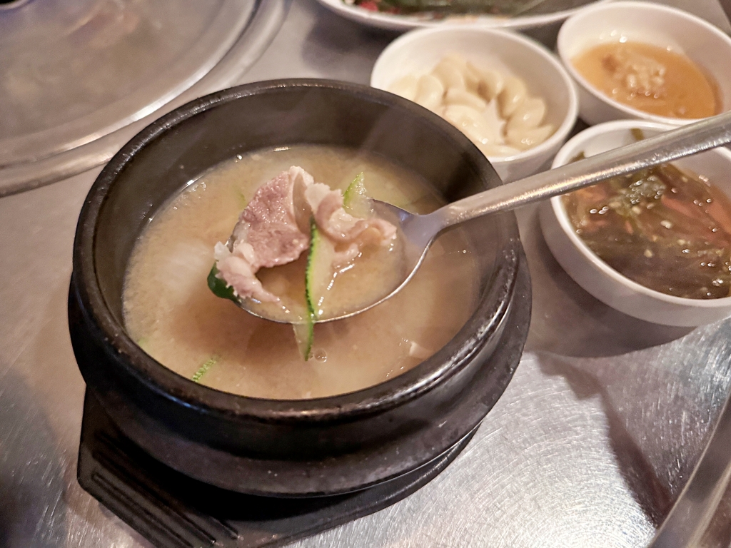【釜山美食推薦】「釜山宅烤肉 부산댁」西面人氣厚切熟成烤肉，專人代烤免動手!