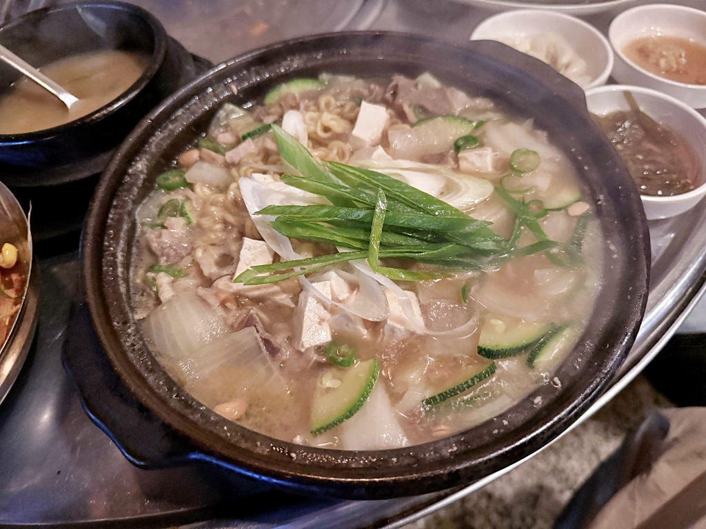 【釜山美食推薦】「釜山宅烤肉 부산댁」西面人氣厚切熟成烤肉，專人代烤免動手!